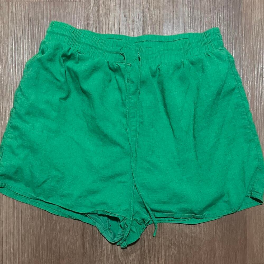 Green linen shorts with drawstring